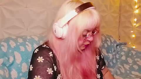 Gina George online show from June 12, 2026, 1:15 am