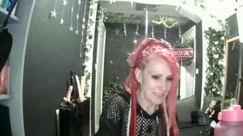SaucySky online show from April 25, 2026, 11:02 pm