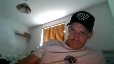 Snapshot of sausagesandwitch23 chatting on July 21, 2026, 7:43 am Sausagesandwitch23 online show from July 21, 2026, 7:43 am