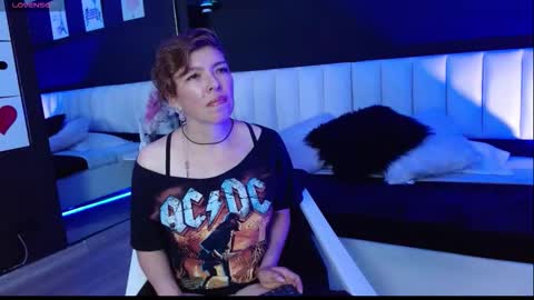 lilith online show from November 21, 2025, 3:33 pm