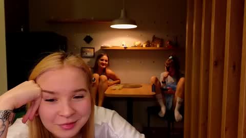 Snapshot of sav_anna chatting on February 12, 2025, 5:16 pm LUNA and ANNA online show from February 12, 2025, 5:16 pm