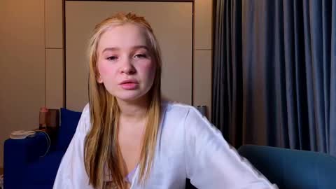 Snapshot of sav_anna chatting on February 13, 2025, 5:44 pm LUNA and ANNA online show from February 13, 2025, 5:44 pm