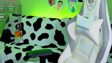 Ariel online show from September 23, 2025, 2:14 am