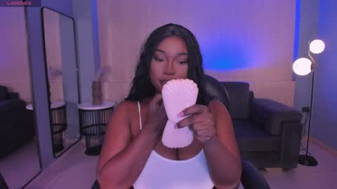Snapshot of savannahstorm_ chatting on May 8, 2026, 11:15 am S a v a n n a h online show from May 8, 2026, 11:15 am