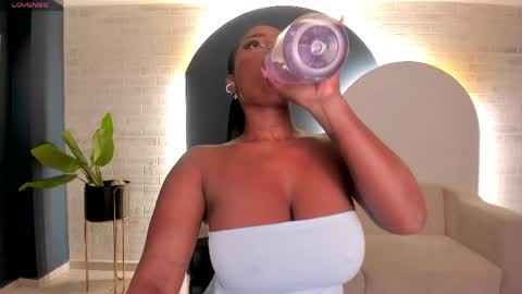 Snapshot of savannahstorm_ chatting on May 29, 2026, 1:20 pm S a v a n n a h online show from May 29, 2026, 1:20 pm