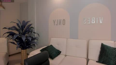 Snapshot of savannahstorm_ chatting on June 4, 2026, 12:33 pm S a v a n n a h online show from June 4, 2026, 12:33 pm