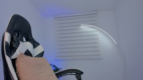 Savannahwildee online show from August 7, 2026, 11:01 am
