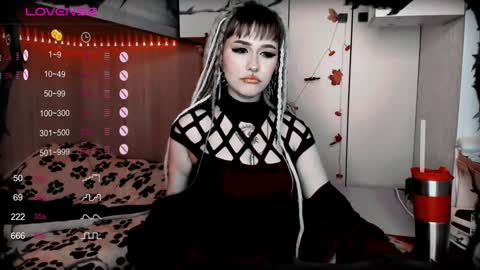 Snapshot of say_mary chatting on January 7, 2025, 6:24 pm pronoun she. name Mary. age 21. online show from January 7, 2025, 6:24 pm