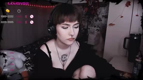 Snapshot of say_mary chatting on February 19, 2025, 1:50 pm pronoun she. name Mary. age 21. online show from February 19, 2025, 1:50 pm