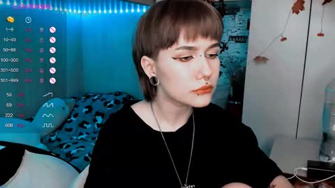 Snapshot of say_mary chatting on February 23, 2025, 8:22 pm pronoun she. name Mary. age 21. online show from February 23, 2025, 8:22 pm