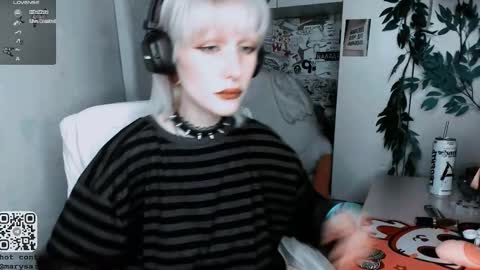 Snapshot of say_mary chatting on October 26, 2025, 8:59 pm pronoun she. name Mary. age 21. online show from October 26, 2025, 8:59 pm