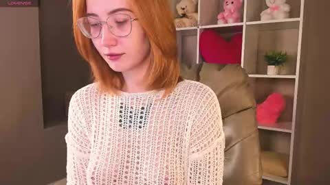 Snapshot of sayl0r_moon chatting on November 18, 2025, 1:22 am Kira GMT 7 Mon Thu-Sun 0800am-0200pm online show from November 18, 2025, 1:22 am