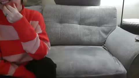 Snapshot of sb_couple chatting on December 29, 2024, 6:49 pm SB Couple online show from December 29, 2024, 6:49 pm