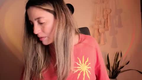 Snapshot of scalertt__steel_ chatting on November 19, 2025, 5:02 pm Venus online show from November 19, 2025, 5:02 pm