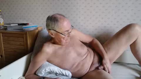 Snapshot of scandxx chatting on November 17, 2025, 2:34 pm Scand online show from November 17, 2025, 2:34 pm