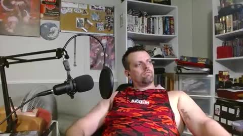 Snapshot of scarecrow2wm chatting on November 17, 2025, 3:01 am Kent Clark online show from November 17, 2025, 3:01 am