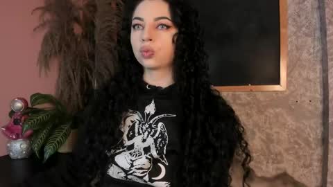 SCARLATTA DESIRE online show from May 5, 2026, 3:25 am
