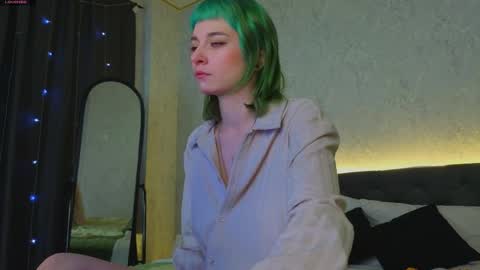 Snapshot of scarle_whisper chatting on April 5, 2026, 1:03 am Emmy online show from April 5, 2026, 1:03 am