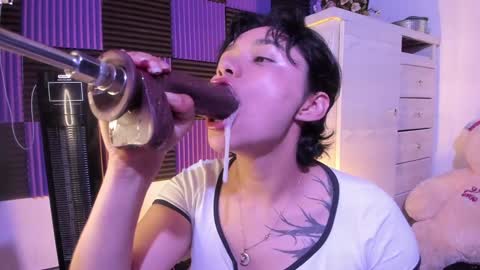 scarlet_gold online show from December 10, 2024, 2:05 am