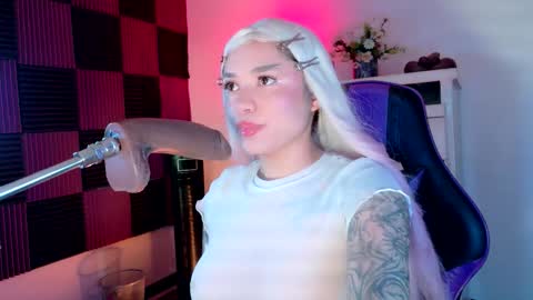 scarlet_gold online show from October 27, 2025, 1:31 am