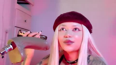 Snapshot of scarlet_gold chatting on May 21, 2026, 12:39 am scarlet_gold online show from May 21, 2026, 12:39 am