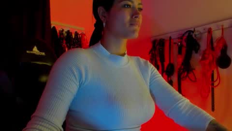 scarlet taylor kennedy online show from November 27, 2025, 8:33 pm