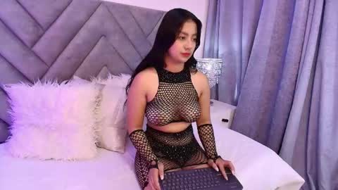 scarlet_queen7 online show from May 4, 2026, 6:37 pm
