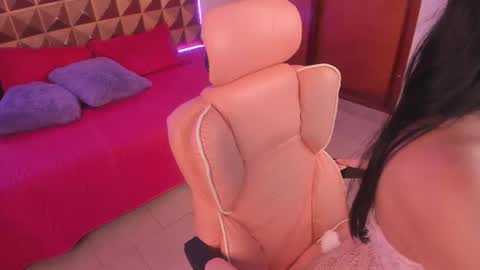 Snapshot of scarlet_s_ chatting on June 9, 2026, 10:43 pm Scarlet online show from June 9, 2026, 10:43 pm