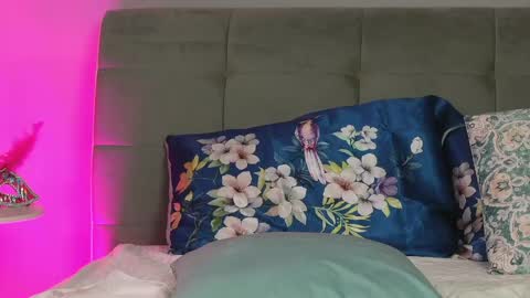 Scarlet online show from May 19, 2026, 1:56 am