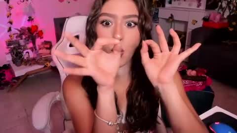 Snapshot of scarlet_villamizar chatting on July 21, 2026, 4:15 am SCARLET online show from July 21, 2026, 4:15 am