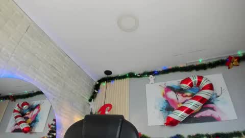 Scarlet online show from December 20, 2025, 7:43 pm