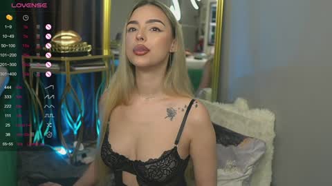 Snapshot of scarletcoles chatting on January 21, 2025, 1:18 am Scarlet online show from January 21, 2025, 1:18 am