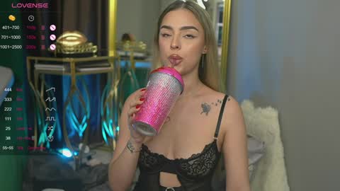 Snapshot of scarletcoles chatting on January 21, 2025, 4:32 am Scarlet online show from January 21, 2025, 4:32 am