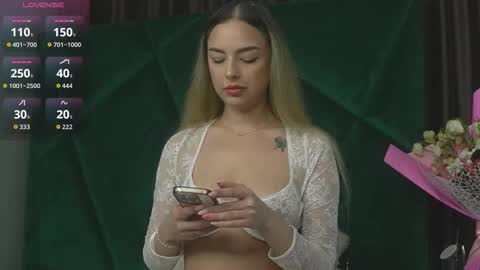 Snapshot of scarletcoles chatting on September 19, 2025, 9:37 pm Scarlet online show from September 19, 2025, 9:37 pm