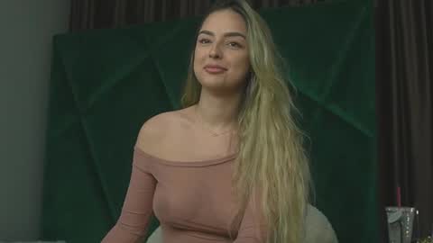 Snapshot of scarletcoles chatting on September 22, 2025, 8:33 pm Scarlet online show from September 22, 2025, 8:33 pm