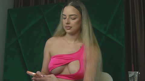 Snapshot of scarletcoles chatting on September 23, 2025, 9:07 pm Scarlet online show from September 23, 2025, 9:07 pm