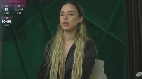 Snapshot of scarletcoles chatting on September 29, 2025, 10:14 pm Scarlet online show from September 29, 2025, 10:14 pm