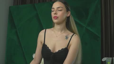 Snapshot of scarletcoles chatting on October 28, 2025, 10:45 pm Scarlet online show from October 28, 2025, 10:45 pm