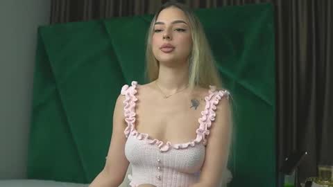 Snapshot of scarletcoles chatting on November 4, 2025, 10:42 pm Scarlet online show from November 4, 2025, 10:42 pm