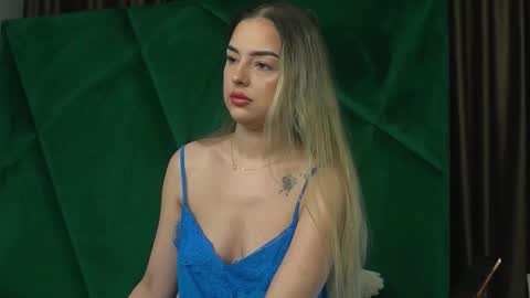 Snapshot of scarletcoles chatting on November 17, 2025, 11:54 pm Scarlet online show from November 17, 2025, 11:54 pm