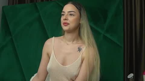 Snapshot of scarletcoles chatting on November 23, 2025, 12:32 am Scarlet online show from November 23, 2025, 12:32 am