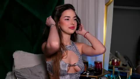 Scarlet online show from April 22, 2026, 11:50 pm