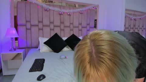 Scarlet online show from December 13, 2025, 8:04 pm