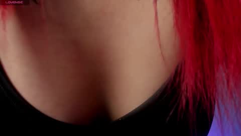 Scarlet  online show from November 11, 2025, 10:21 pm