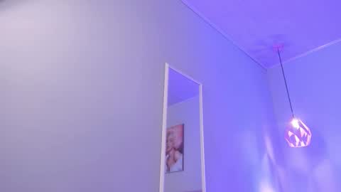 Scarlet  online show from December 1, 2025, 4:06 am