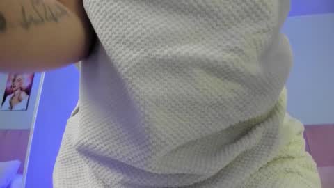 Scarlet  online show from December 2, 2025, 4:51 am