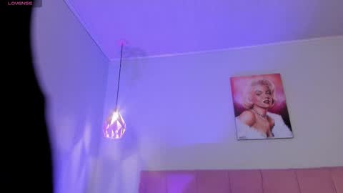 Scarlet  online show from January 13, 2026, 11:21 pm