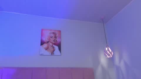 Scarlet  online show from March 11, 2026, 5:35 am