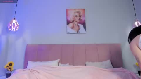 Scarlet  online show from March 13, 2026, 9:21 pm