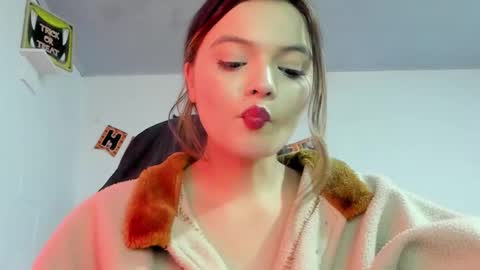 Snapshot of scarleth_owens1 chatting on October 22, 2025, 6:35 am online show from October 22, 2025, 6:35 am